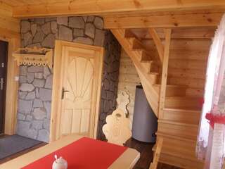 Лоджи Domki Podwiatracze Krajno Pierwsze Семейный двухуровневый номер с видом на горы-9