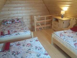 Лоджи Domki Podwiatracze Krajno Pierwsze Семейный двухуровневый номер с видом на горы-12