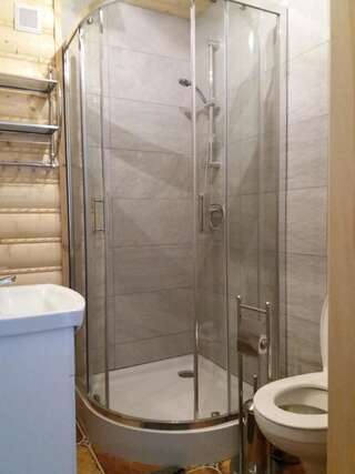 Лоджи Domki Podwiatracze Krajno Pierwsze Семейный двухуровневый номер с видом на горы-29